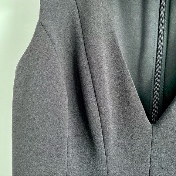 BCBG MaxAzria Elegant Black Deep V-Neckline Sleeveless Peplum Dress - Picture 5 of 8